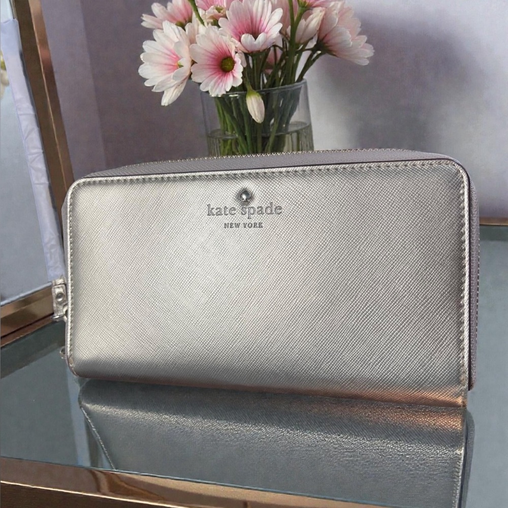 NWOT Kate Spade Gold Women's Wallet - Picture 2 of 3